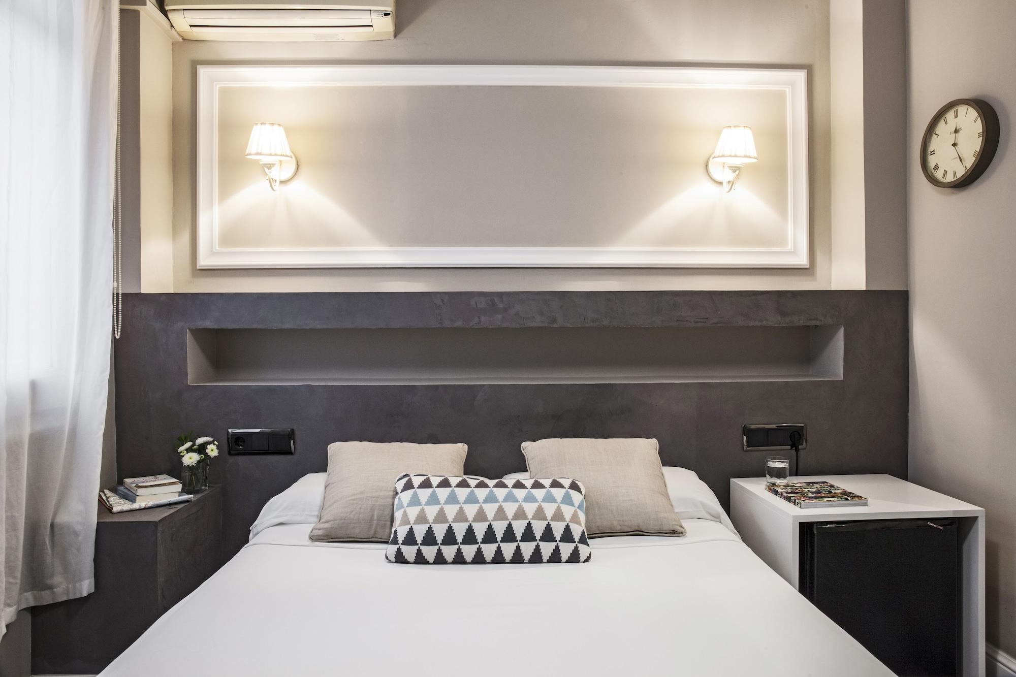 เอ อิน บี บีแอนด์บี เอย์ชามเปล มุนตาเนอร์ Hotel บาร์เซโลนา ภายนอก รูปภาพ