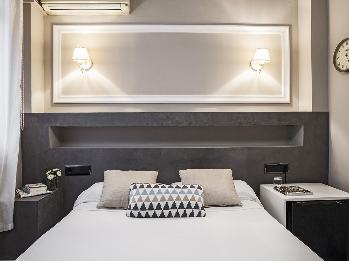 เอ อิน บี บีแอนด์บี เอย์ชามเปล มุนตาเนอร์ Hotel บาร์เซโลนา ภายนอก รูปภาพ