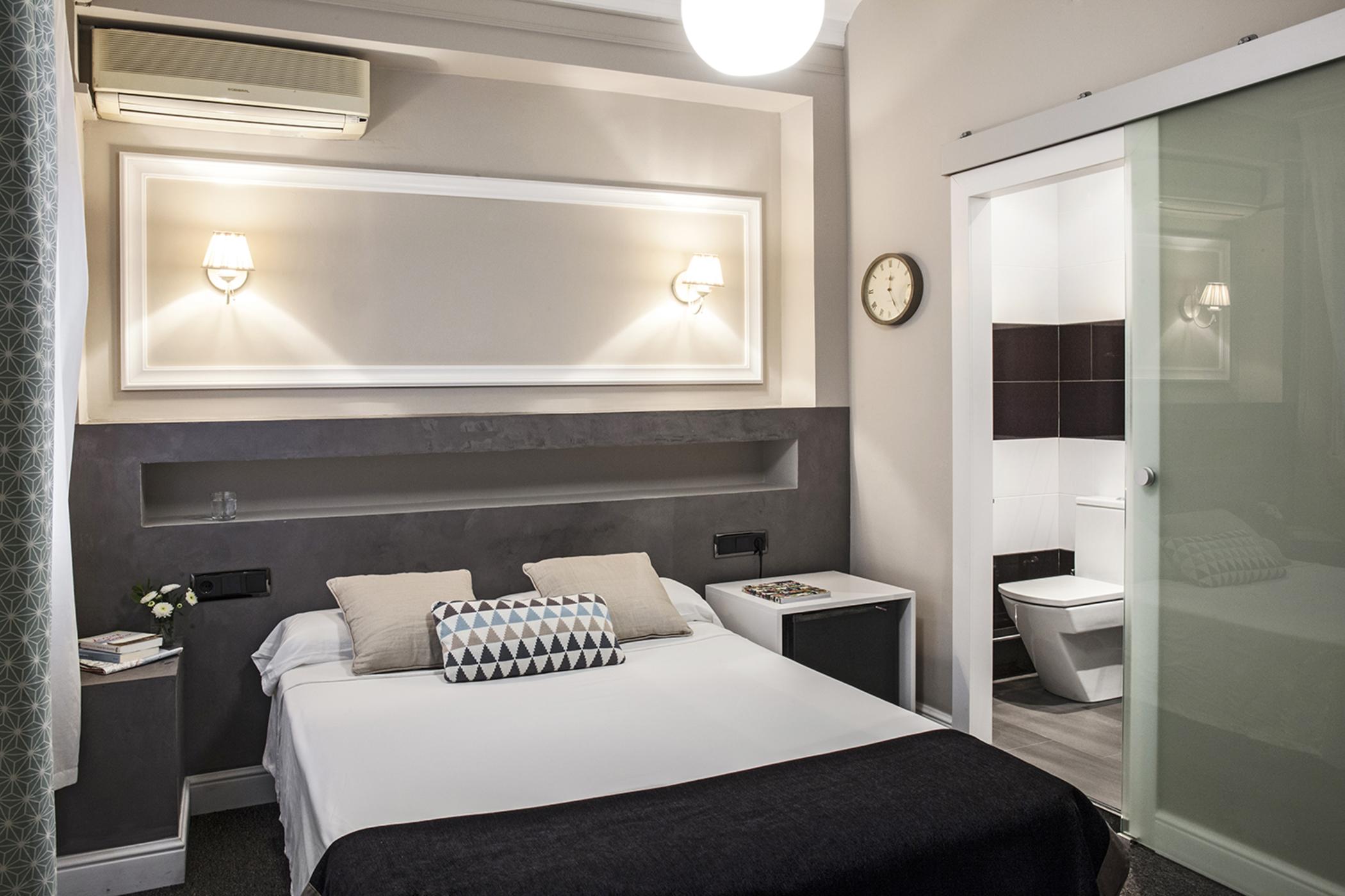 เอ อิน บี บีแอนด์บี เอย์ชามเปล มุนตาเนอร์ Hotel บาร์เซโลนา ภายนอก รูปภาพ