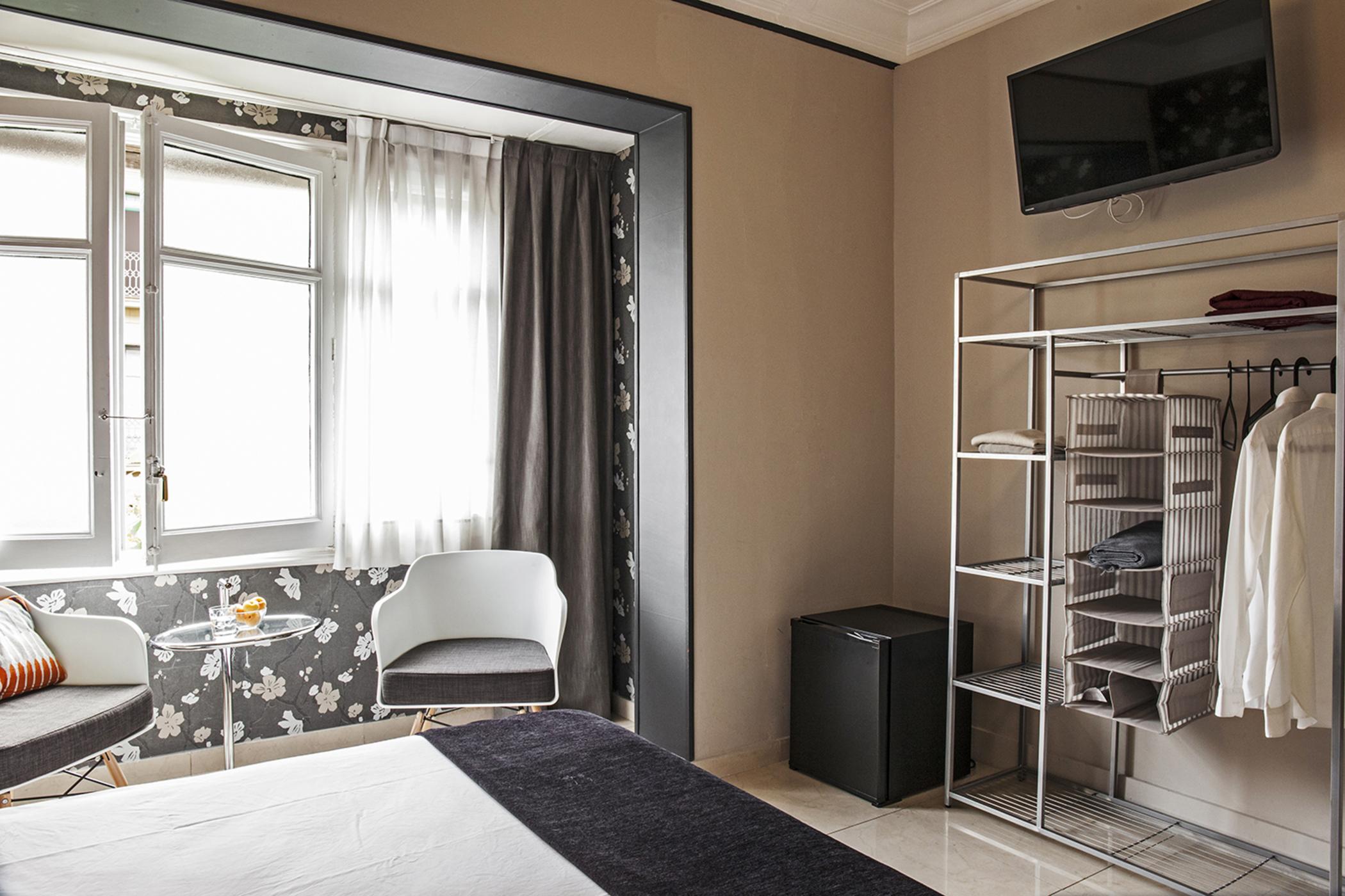 เอ อิน บี บีแอนด์บี เอย์ชามเปล มุนตาเนอร์ Hotel บาร์เซโลนา ภายนอก รูปภาพ