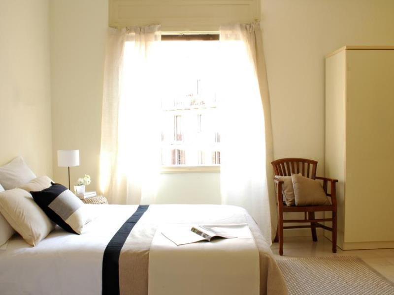 เอ อิน บี บีแอนด์บี เอย์ชามเปล มุนตาเนอร์ Hotel บาร์เซโลนา ภายนอก รูปภาพ